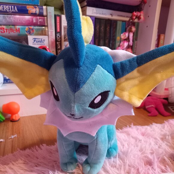 Pokemon Vaporeon Plushie - Picture 1 of 4